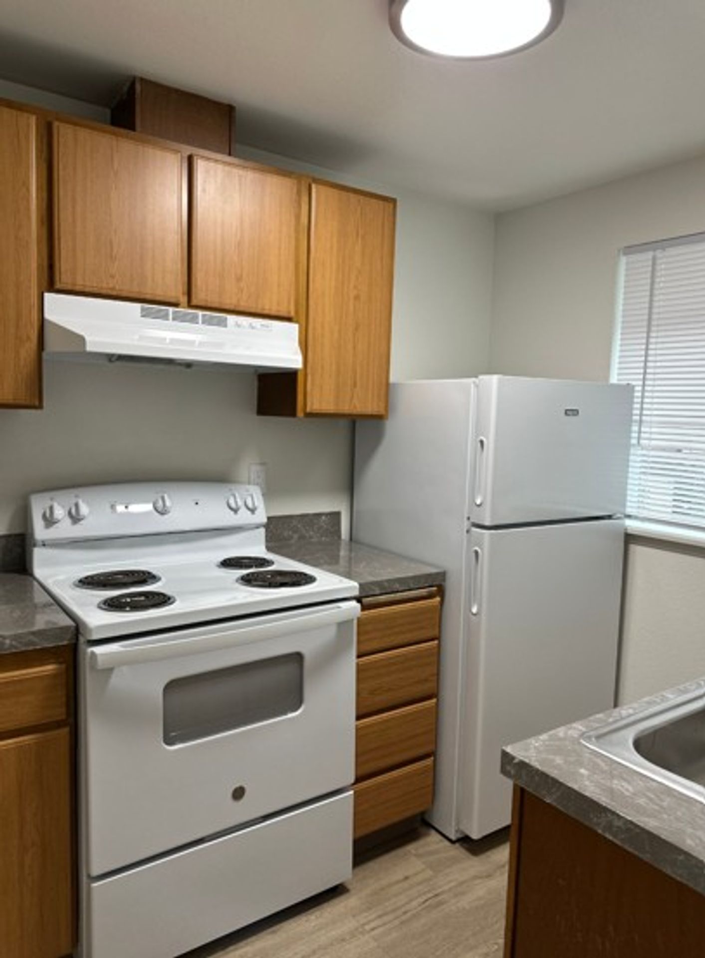 Everett Apartment: 5711 Highway Place