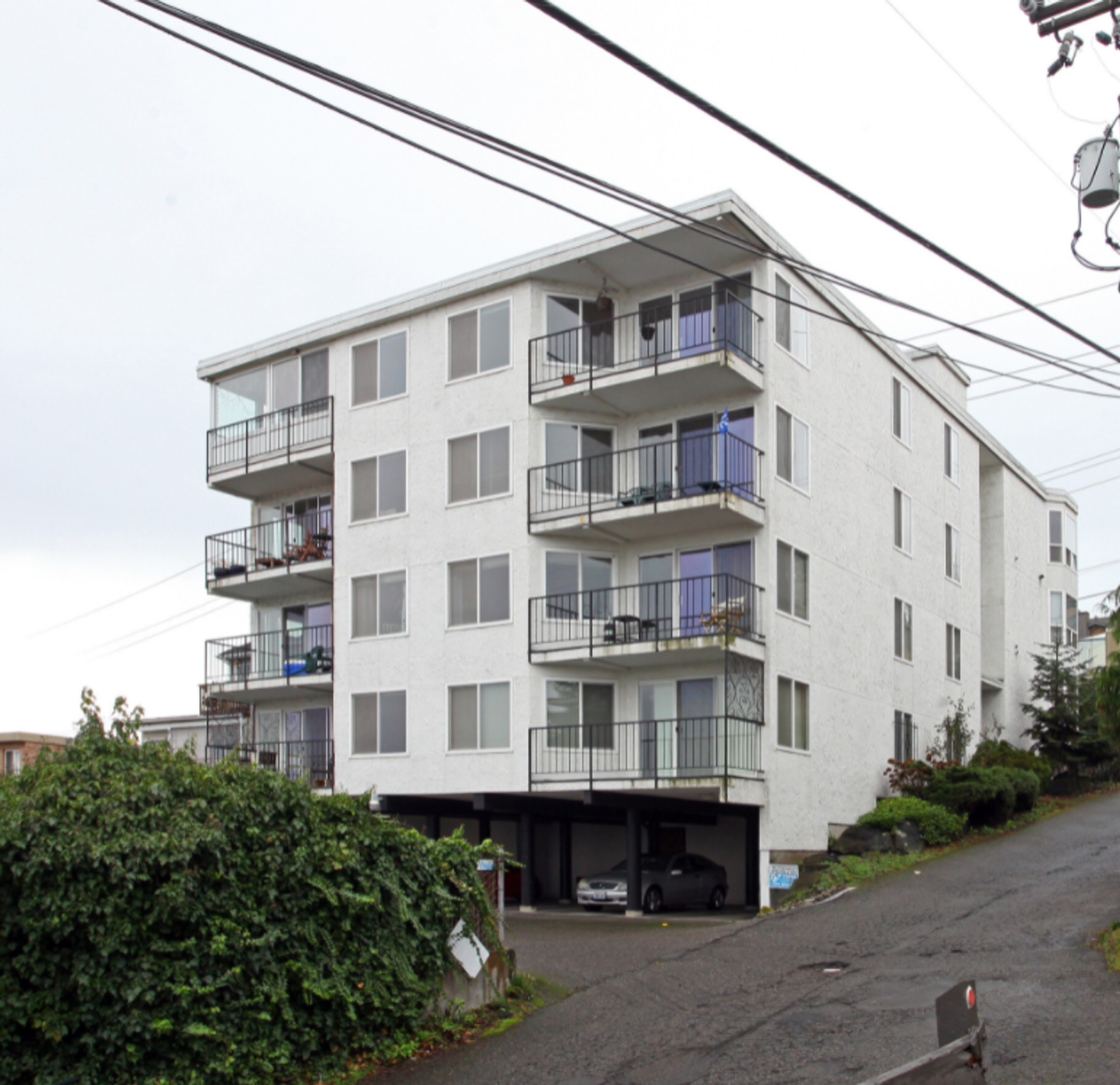 Seattle Apartment: 501 Highland Dr