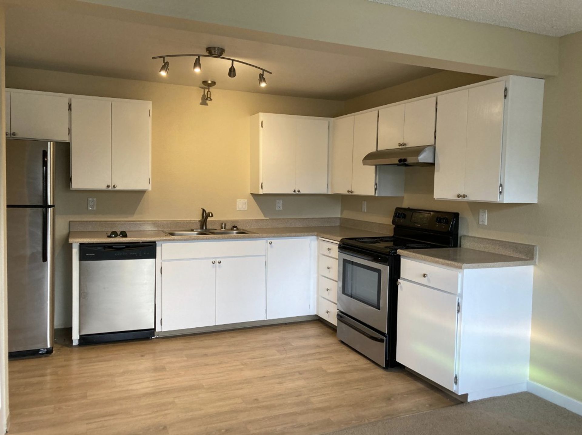 Milton Apartment: 200 Milton Way