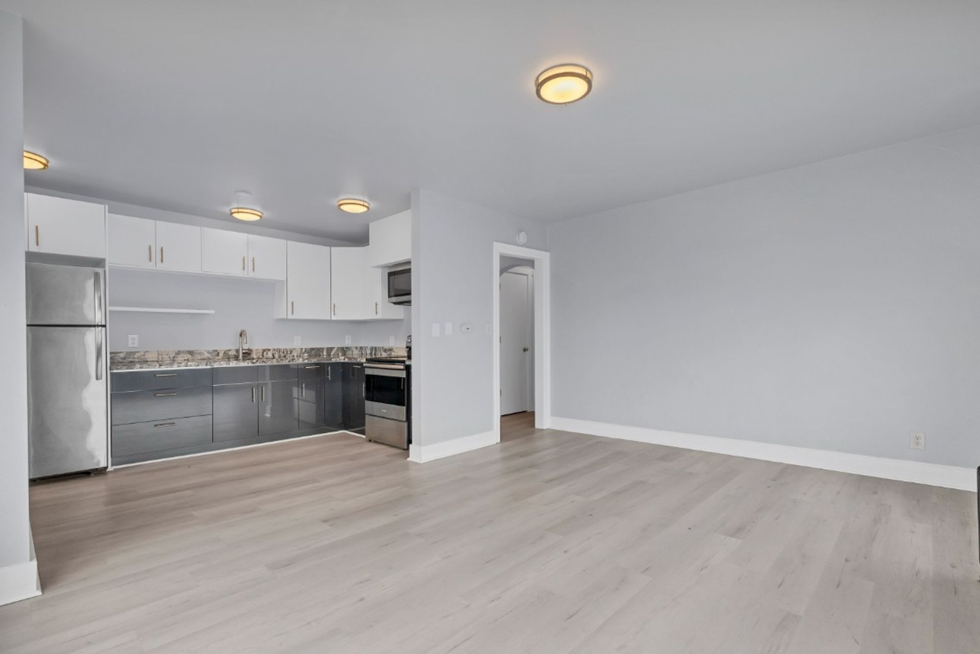 Lakefront Living in Downtown Kirkland – Renovated Units Just Steps from Marina Park | Lake Street Apartments
