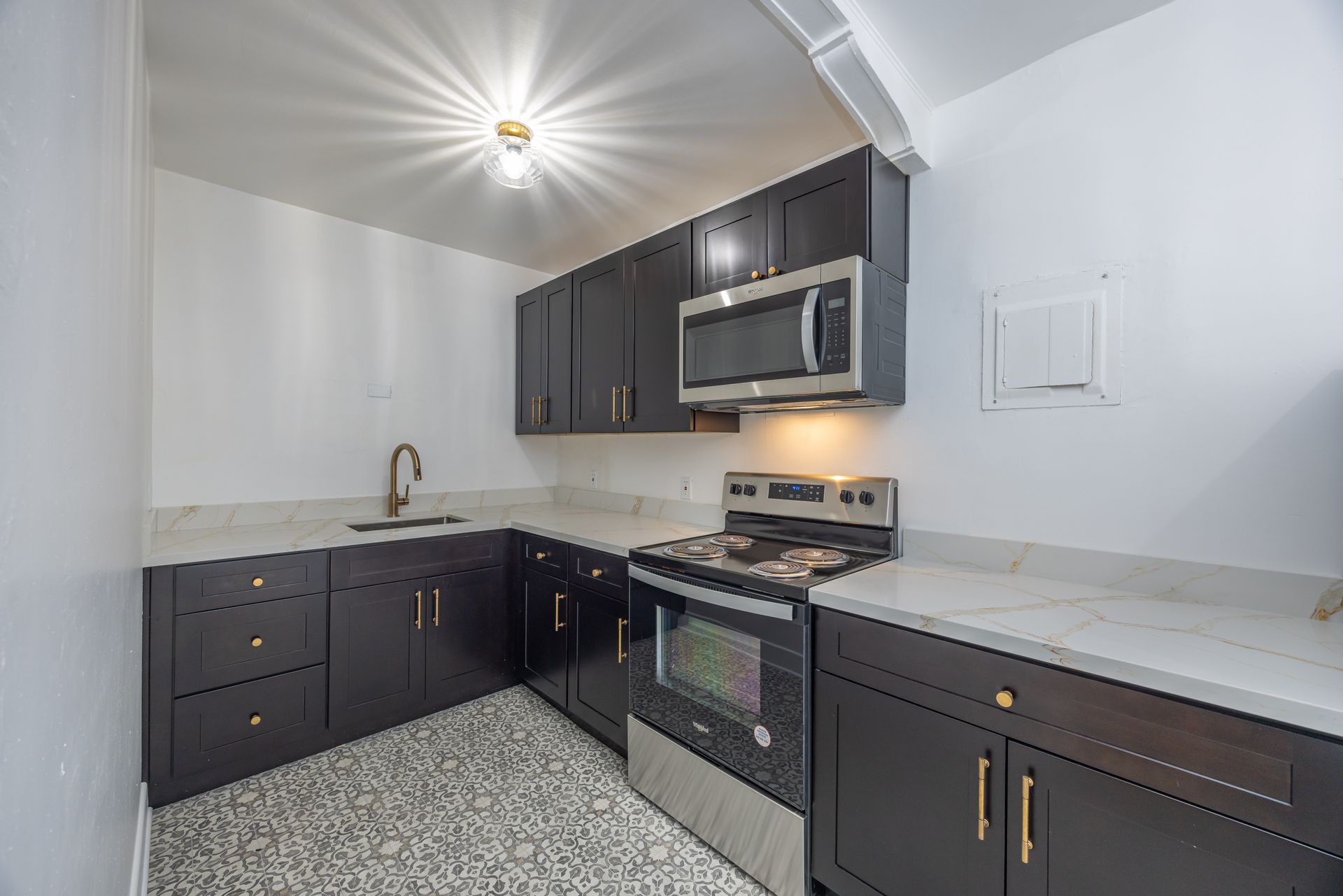 Seattle Apartment: 403 14th Ave E