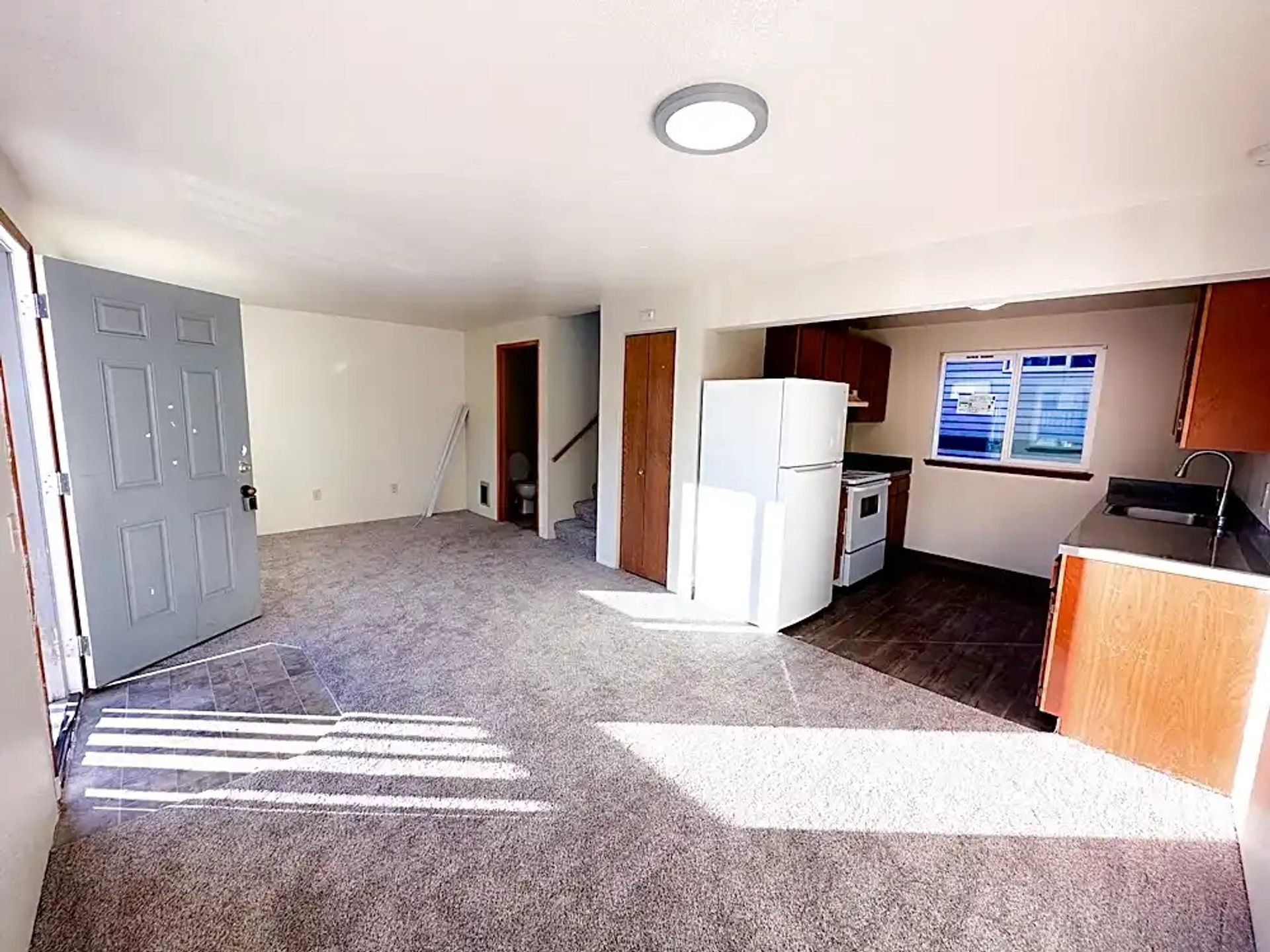 Everett Apartment: 5711 Highway Place