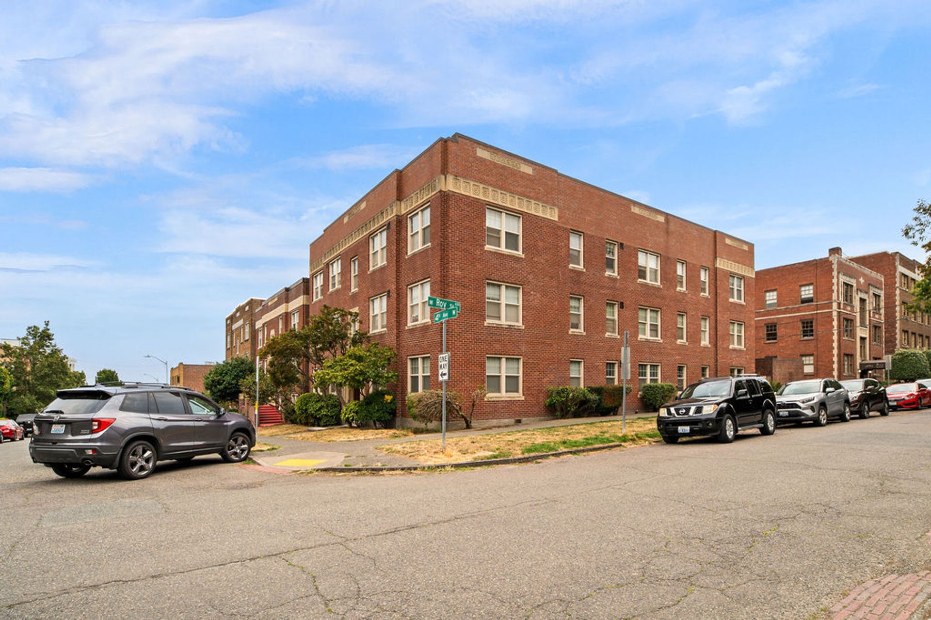 Seattle Apartment: 633 4th Ave West