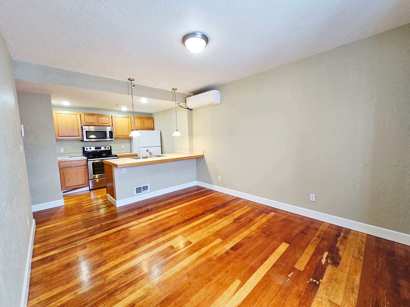 Pendleton Apartment: 15 SE Emigrant Ave