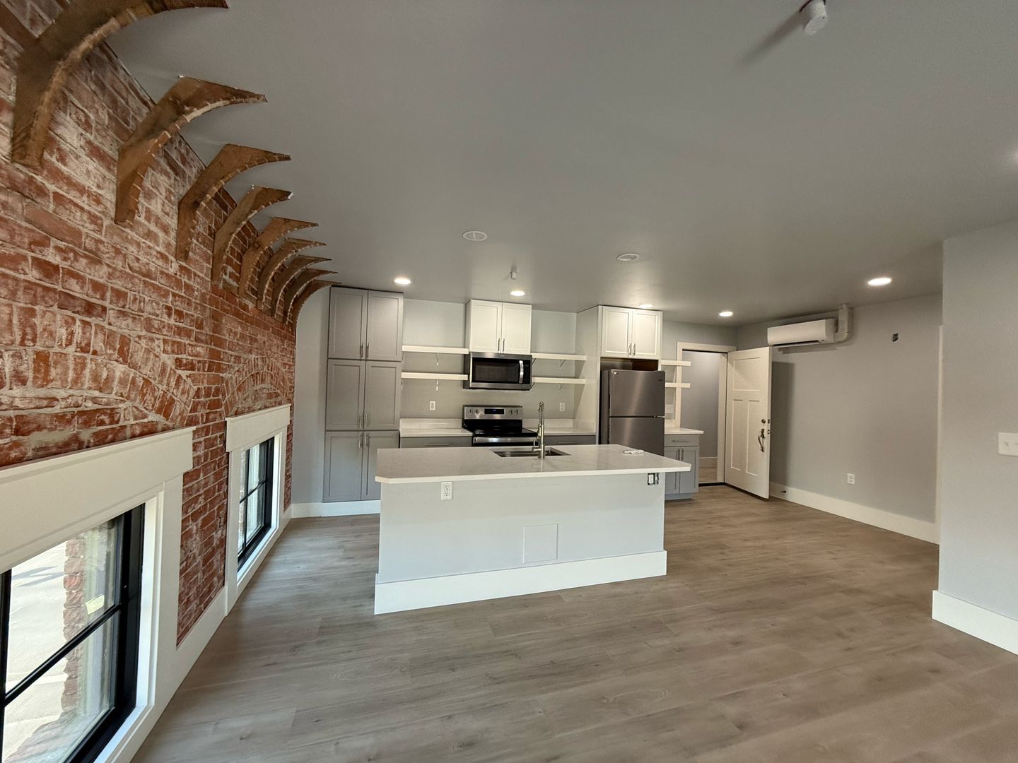 Pendleton Apartment: 19 SW Dorion Ave