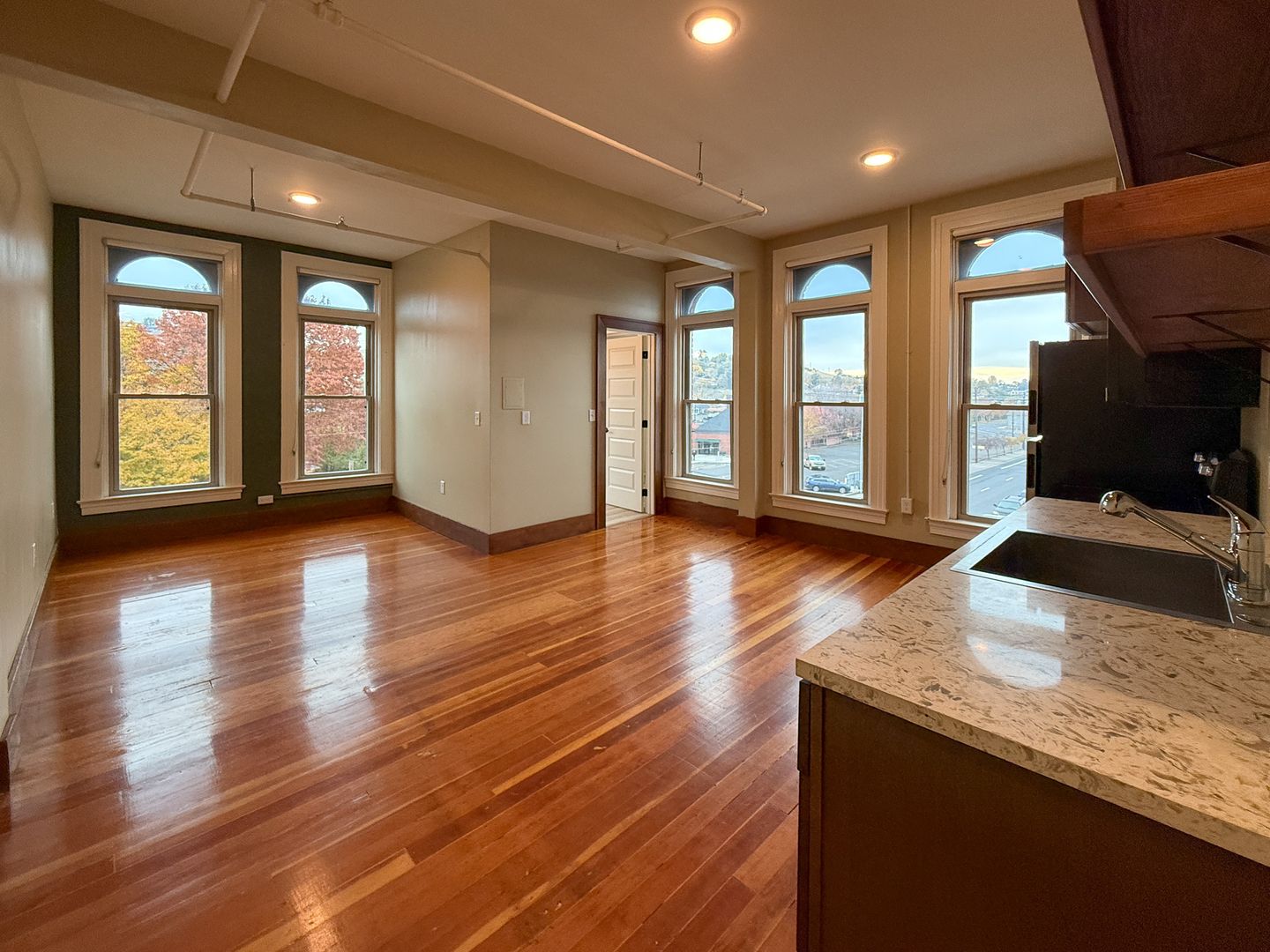 Pendleton Apartment: 17 SW Frazer Ave