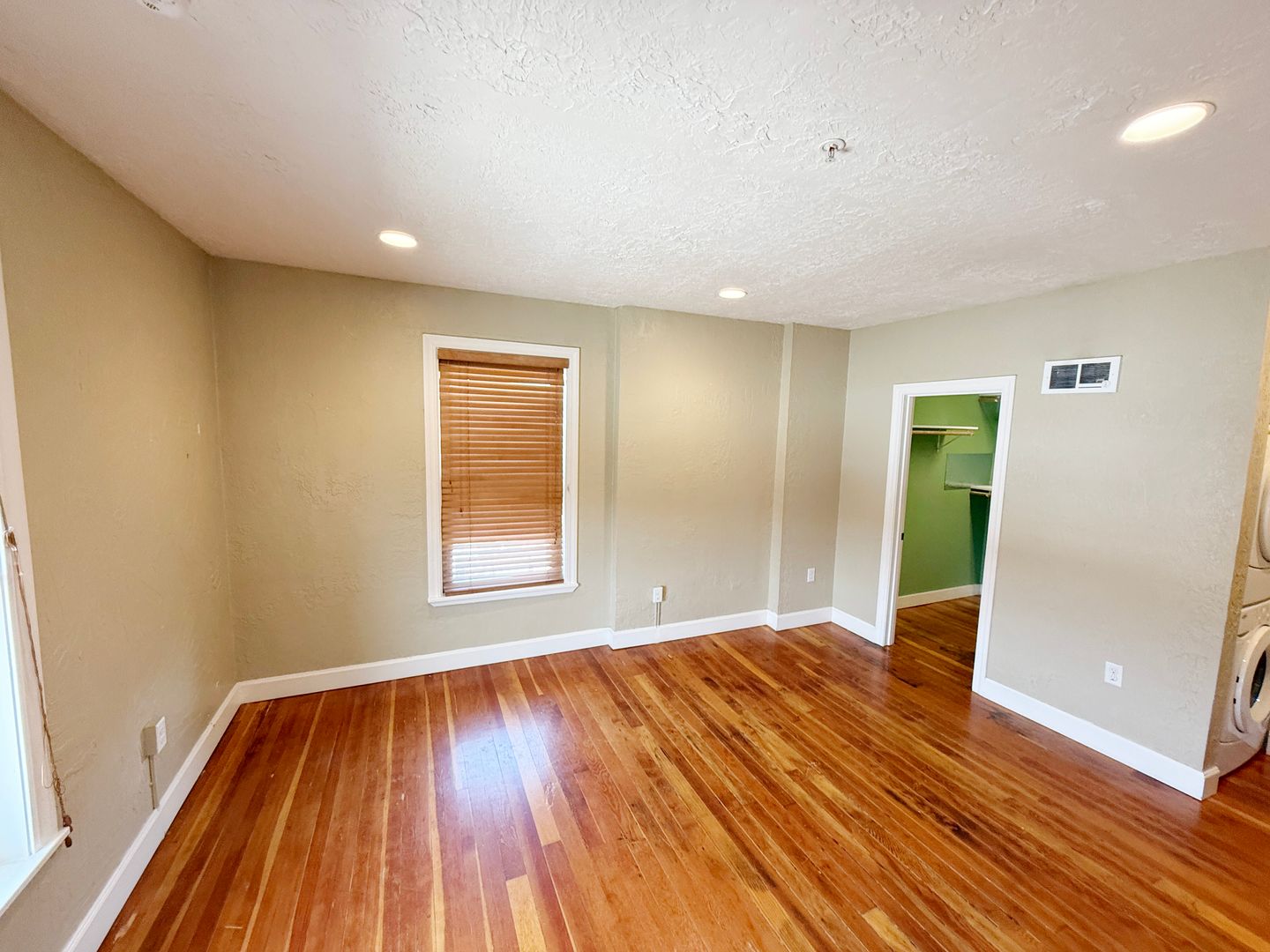 Pendleton Apartment: 15 SE Emigrant Ave