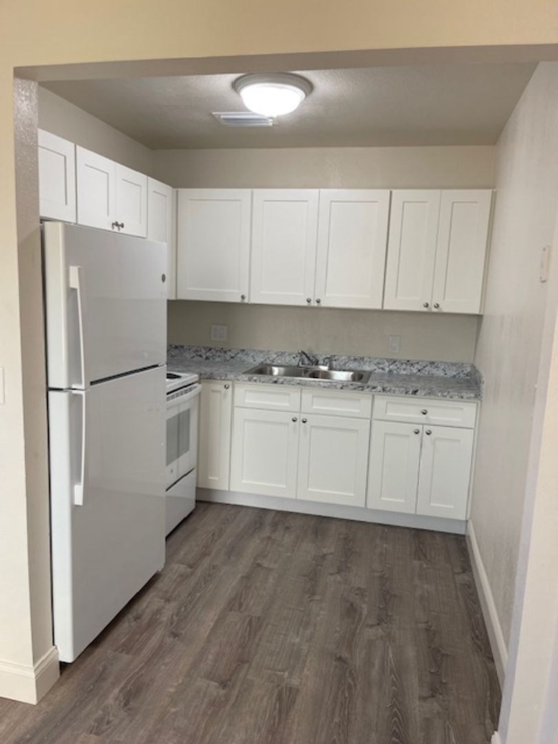 West Palm Beach Apartment: 525 Kirk Road