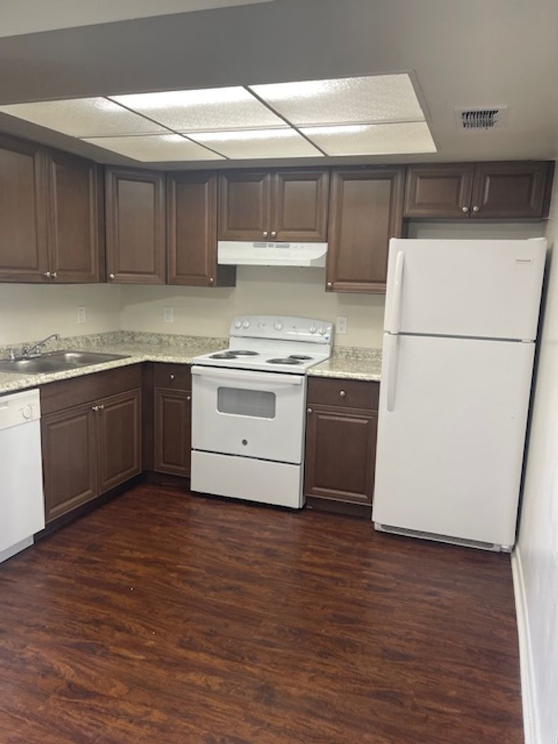 Palm Springs Apartment: 100-200-300 Rex Avenue