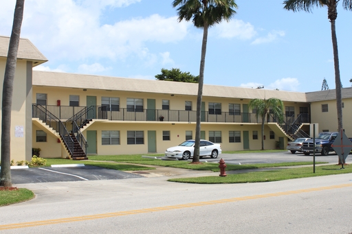 Chateaux Apartments – photo 1