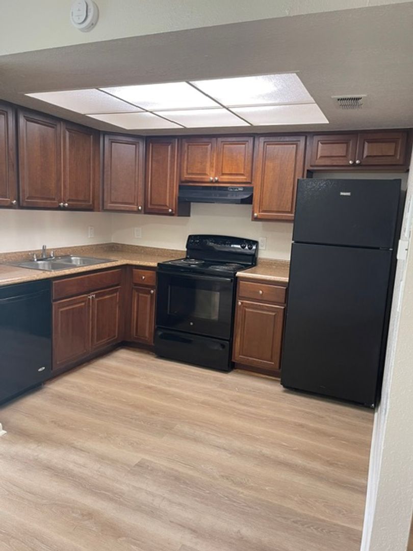 Palm Springs Apartment: 100-200-300 Rex Avenue