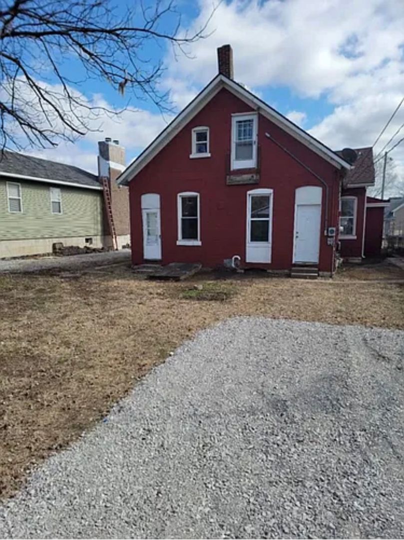 Granite City Apartment: 1709 & 1711 Edison Ave.