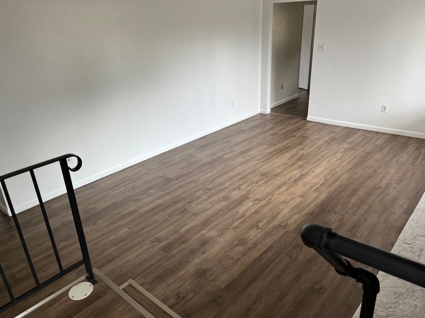 Oakdale Apartment: 305 Vincennes Ave
