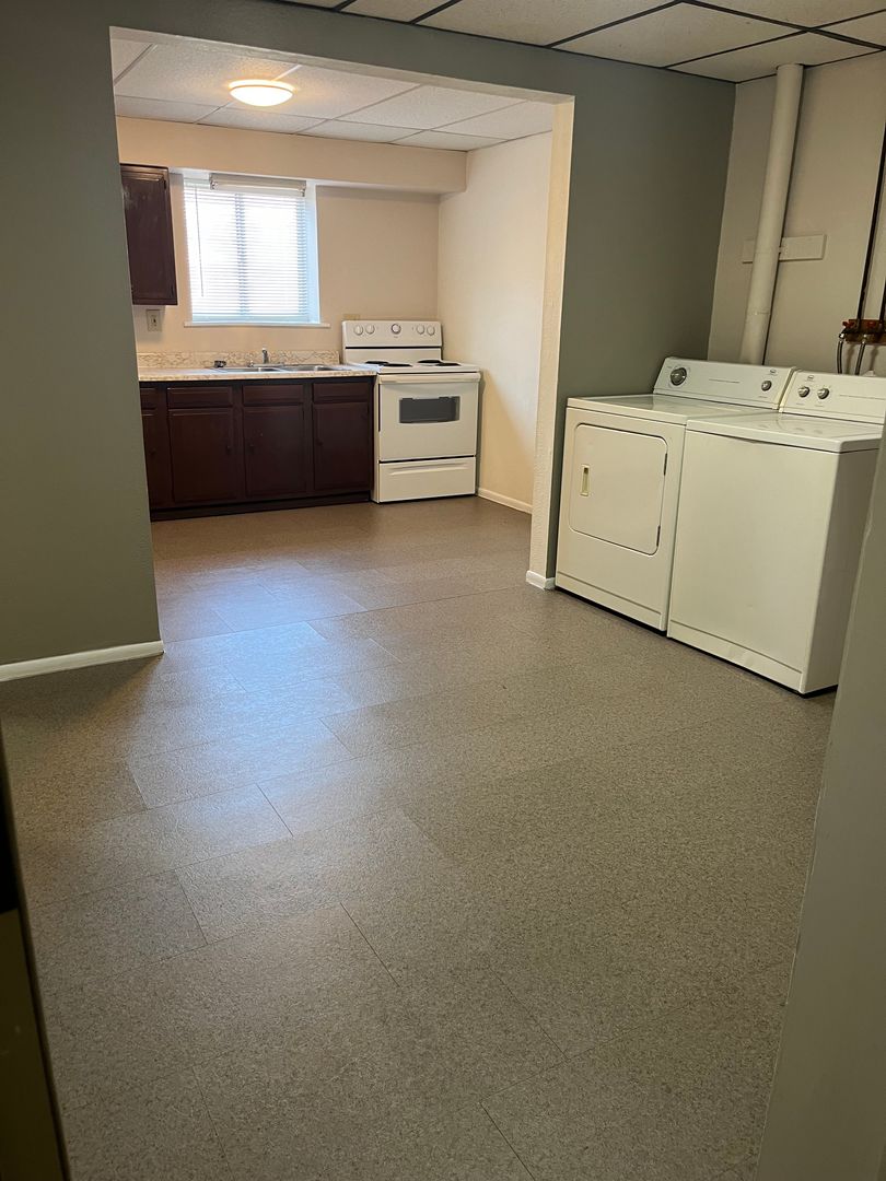 McDonald Apartment: 120 S McDonald St