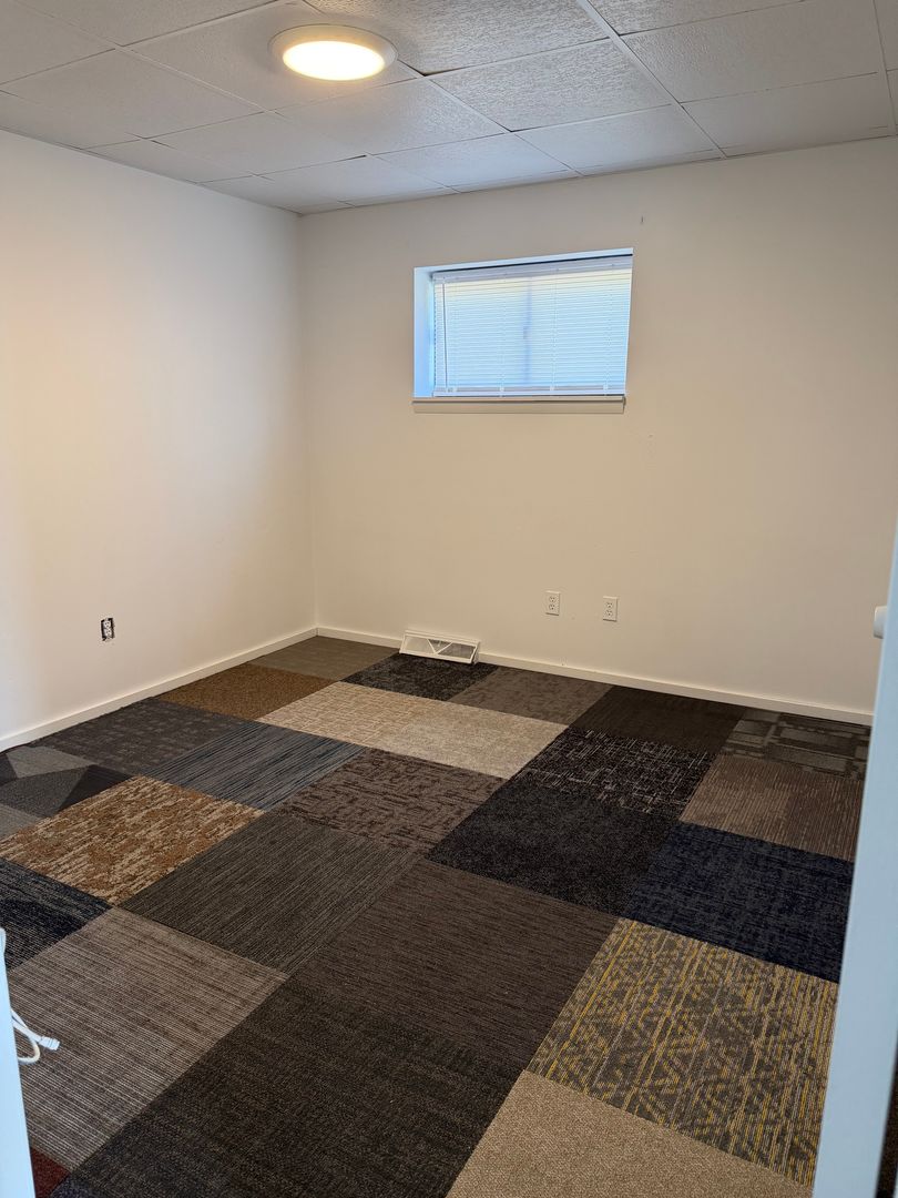 Oakdale Apartment: 303 Vincennes Ave