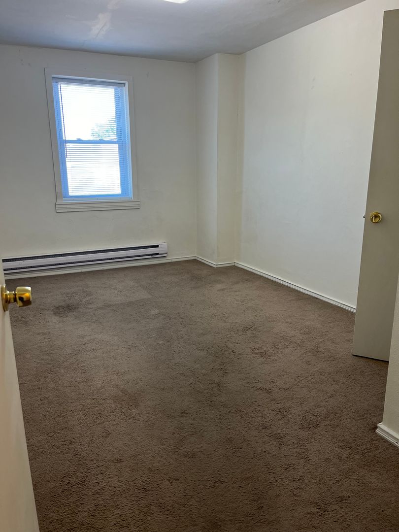 McDonald Apartment: 120 S McDonald St