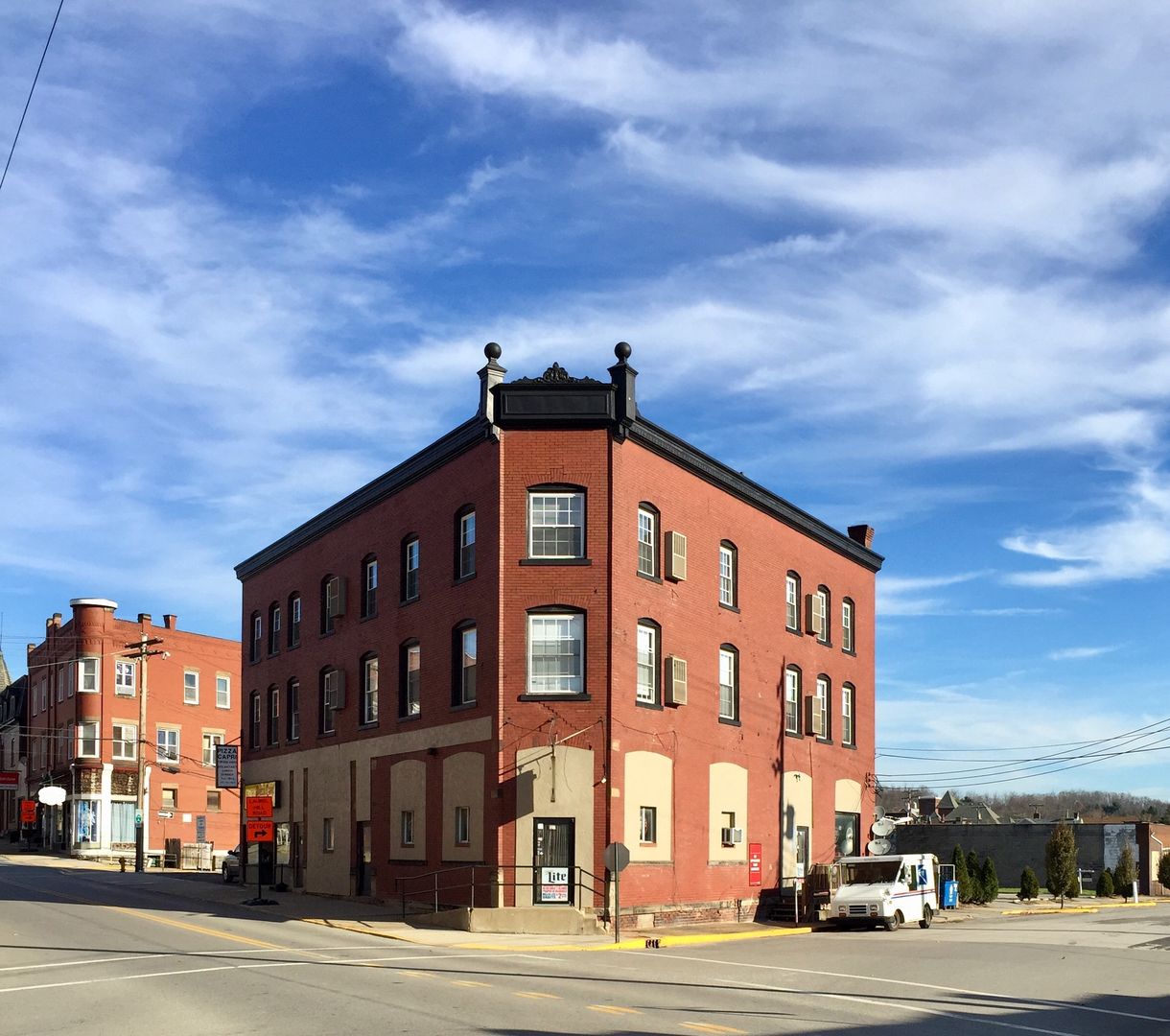 McDonald Apartment: 125 S. McDonald