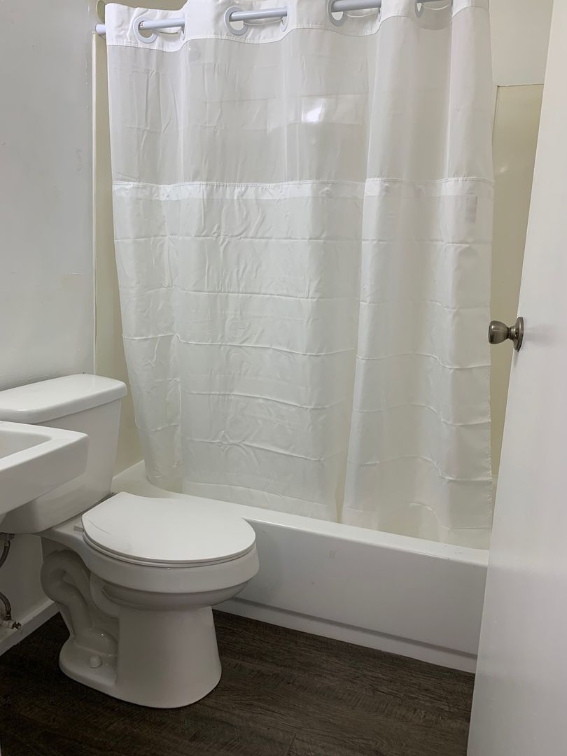 Oakdale Apartment: 303 Vincennes Ave