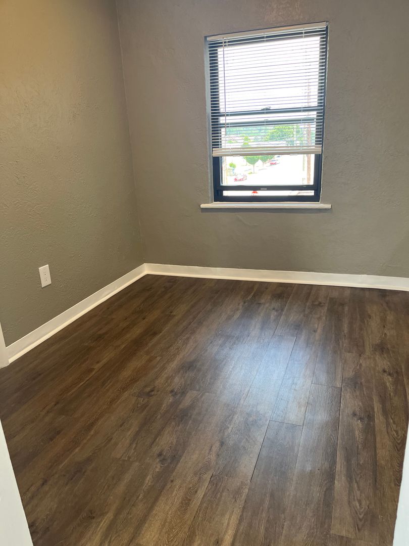 McDonald Apartment: 103 W O'Hara Street