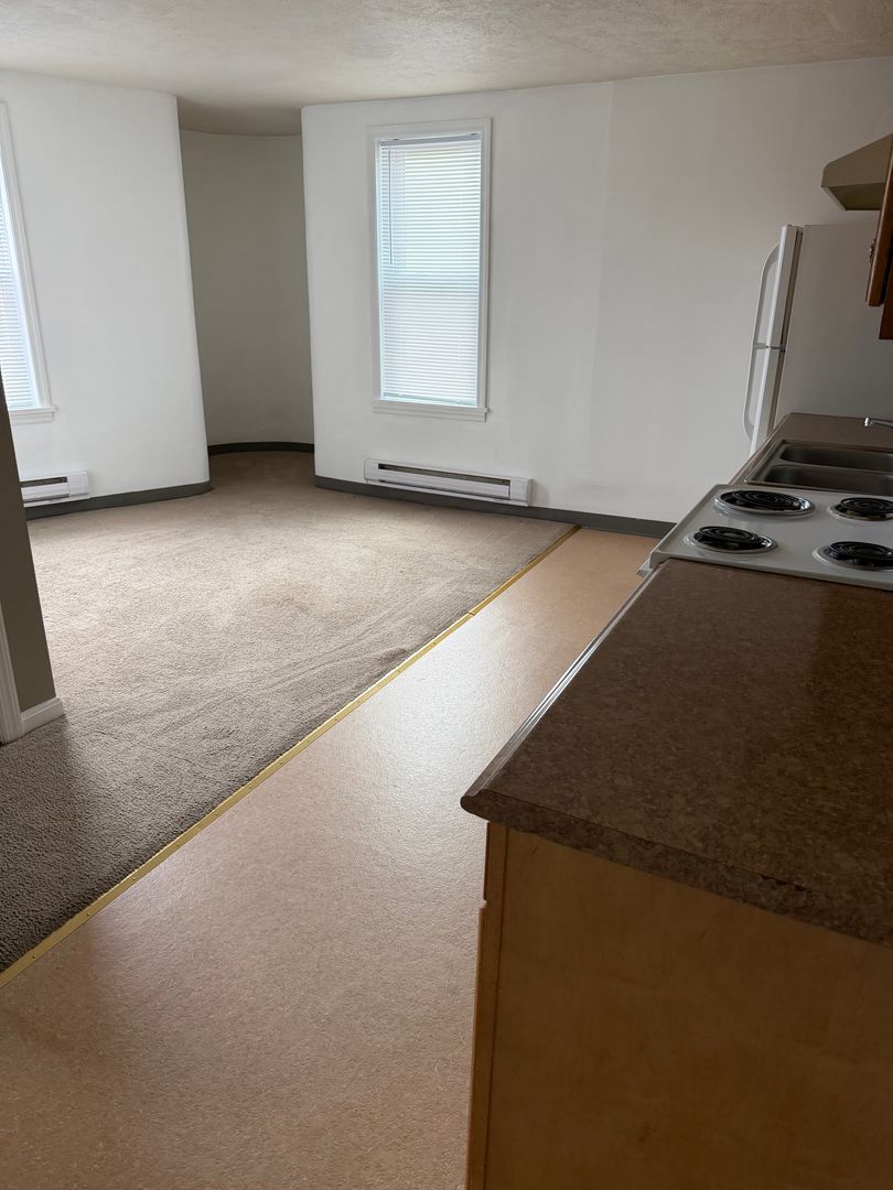 McDonald Apartment: 120 S McDonald St