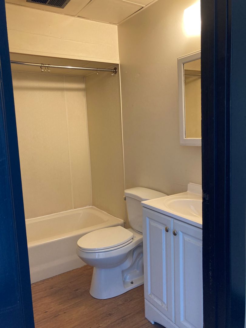 McDonald Apartment: 125 S. McDonald