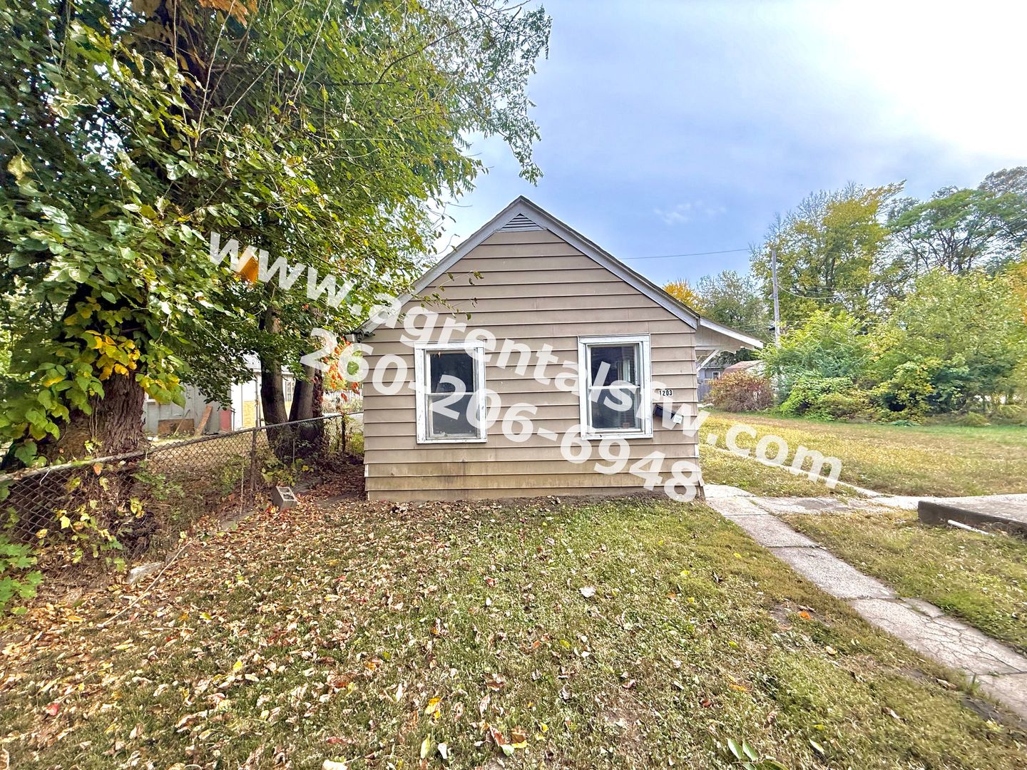 Fort Wayne House: 1203 Burgess St