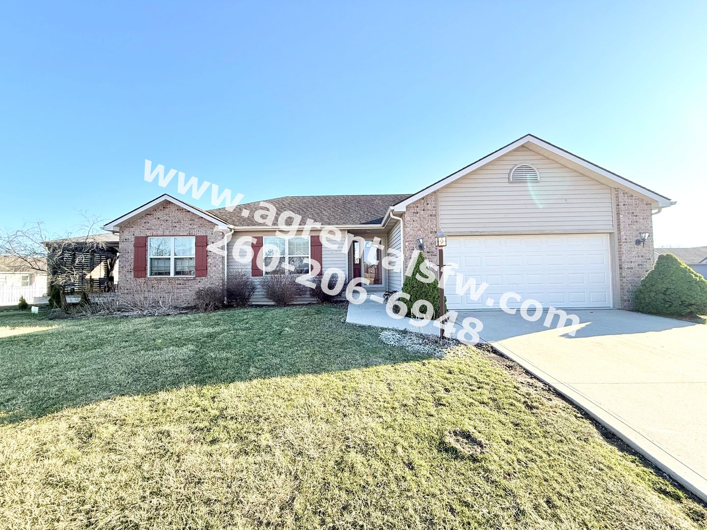 Fort Wayne House: 8819 Strathmore Ln