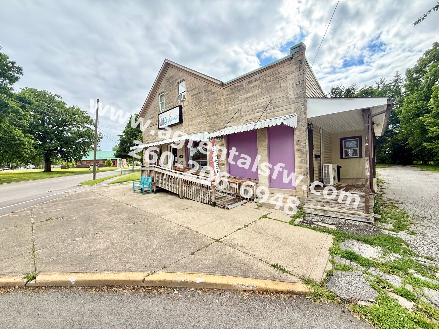 Huntington Apartment: 874 Cline St