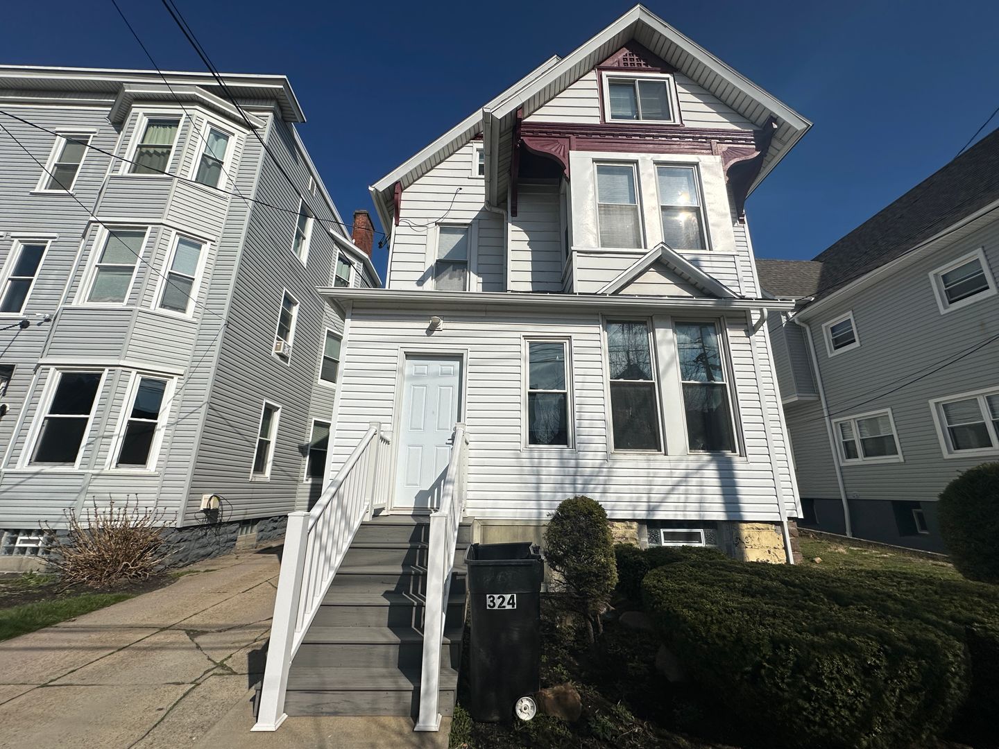 Erie Apartment: 324 W 8th St