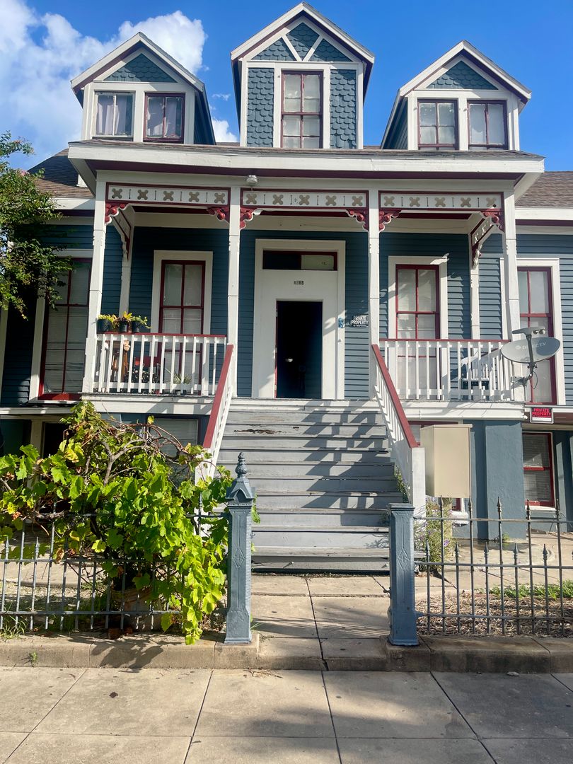 Galveston Apartment: 1706 Ave L