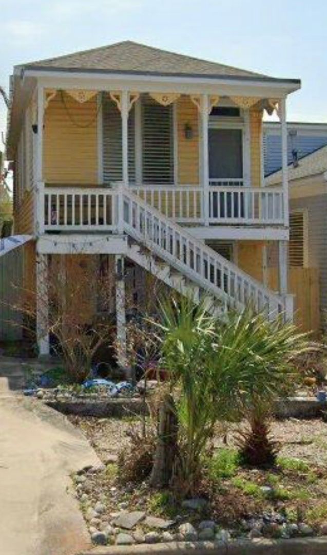 Galveston Apartment: 613 church