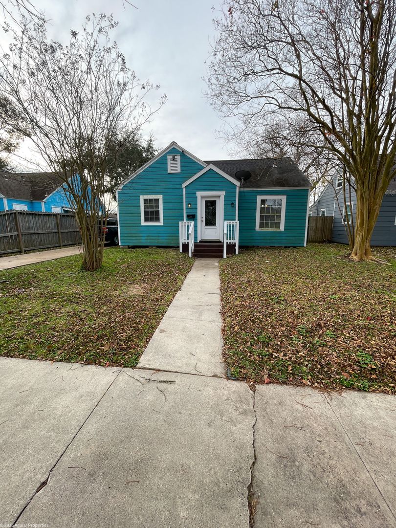 Texas City Apartment: 715 10th Ave N