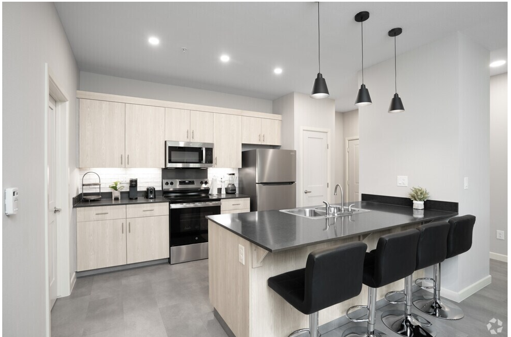 McAllen Apartment: 615 Dallas Ave.