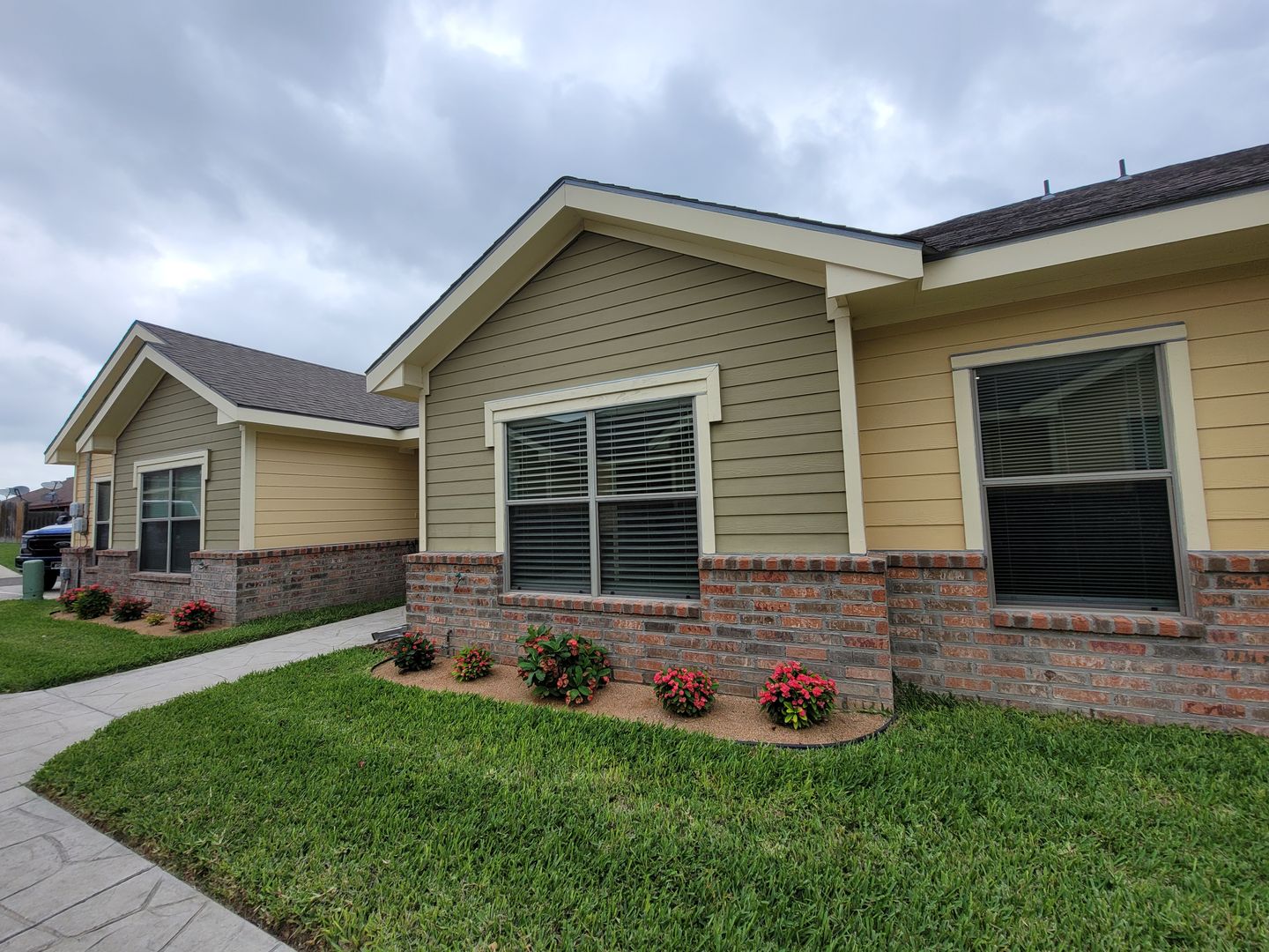 La Joya Apartment: 502 E 2nd St.