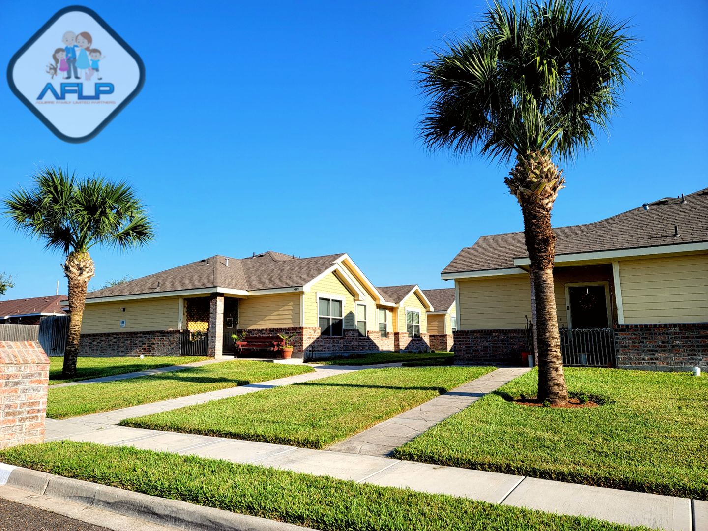 La Joya Apartment: 503 3rd St.