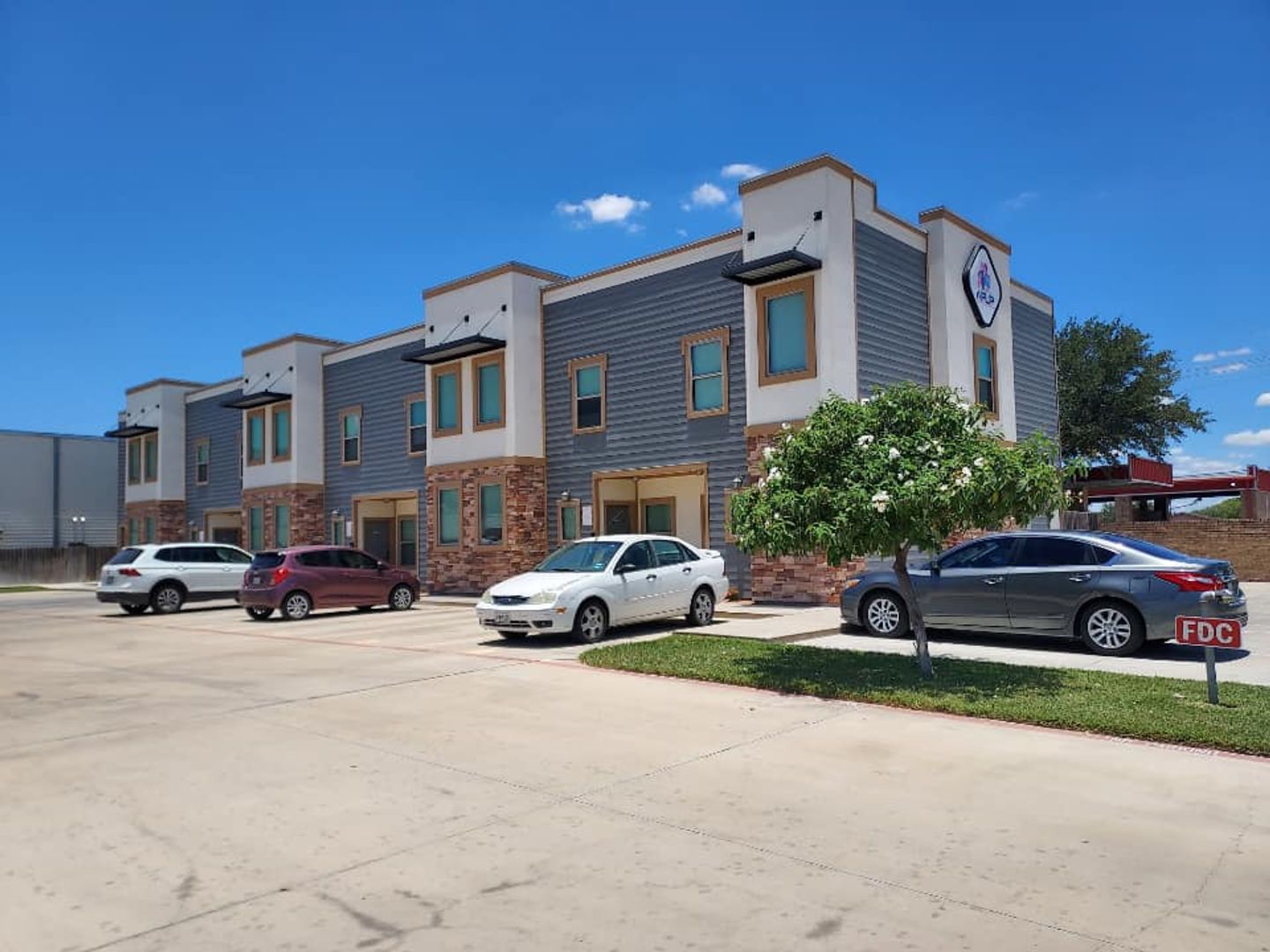 HIDALGO Apartment: 304 S 25TH ST
