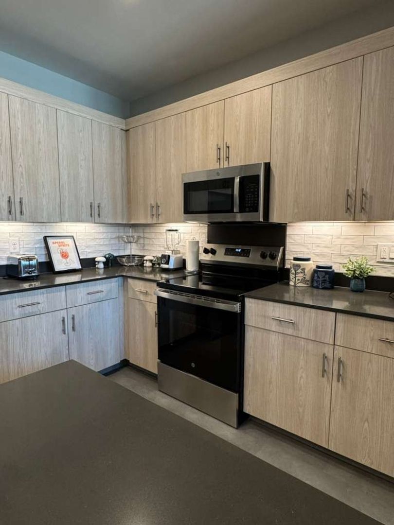 Mission Apartment: 7220 W Interstate Highway 2