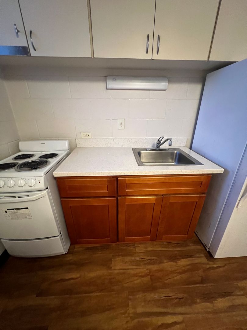 Honolulu Apartment: 425 N. Kuakini St.
