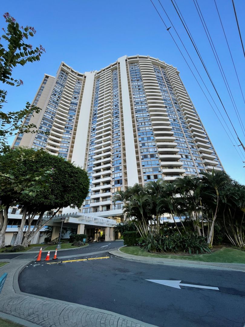 Honolulu Condo: 2333 Kapiolani Blvd. #416