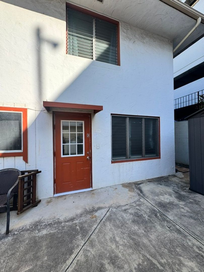 Honolulu Apartment: 283 Wai Nani Way