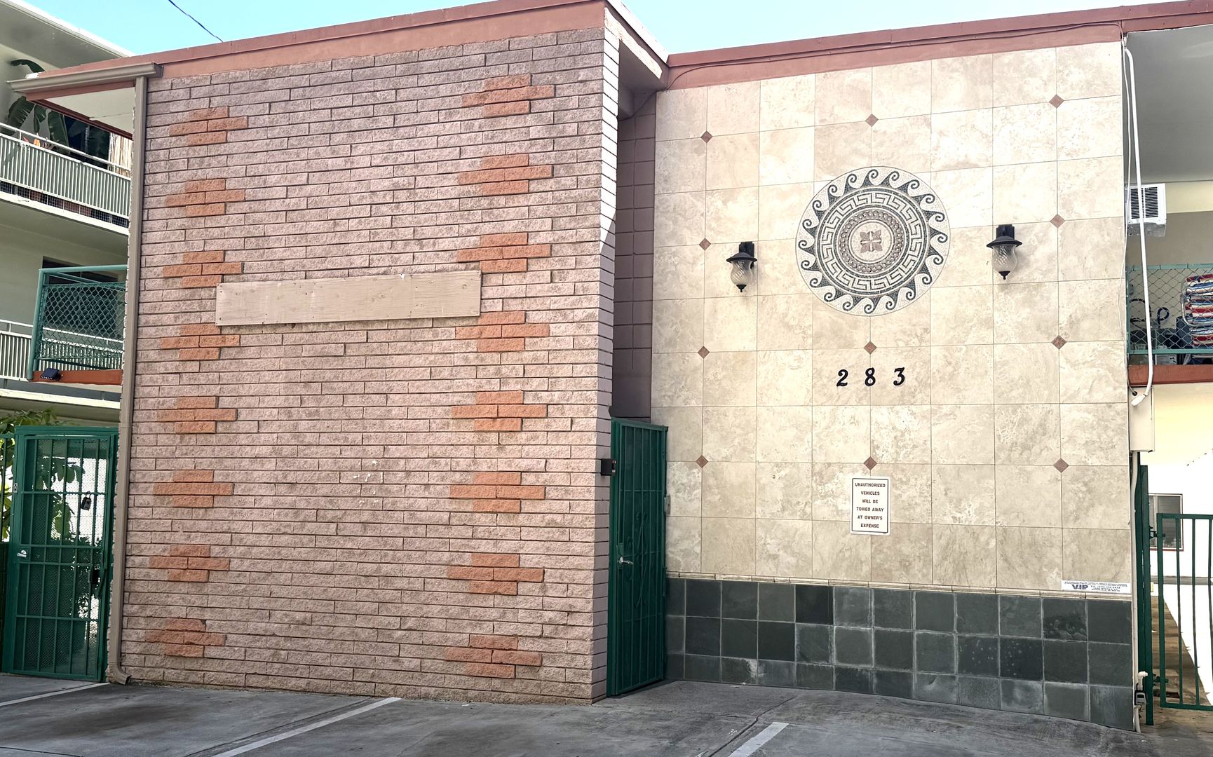 Honolulu Apartment: 283 Wai Nani Way