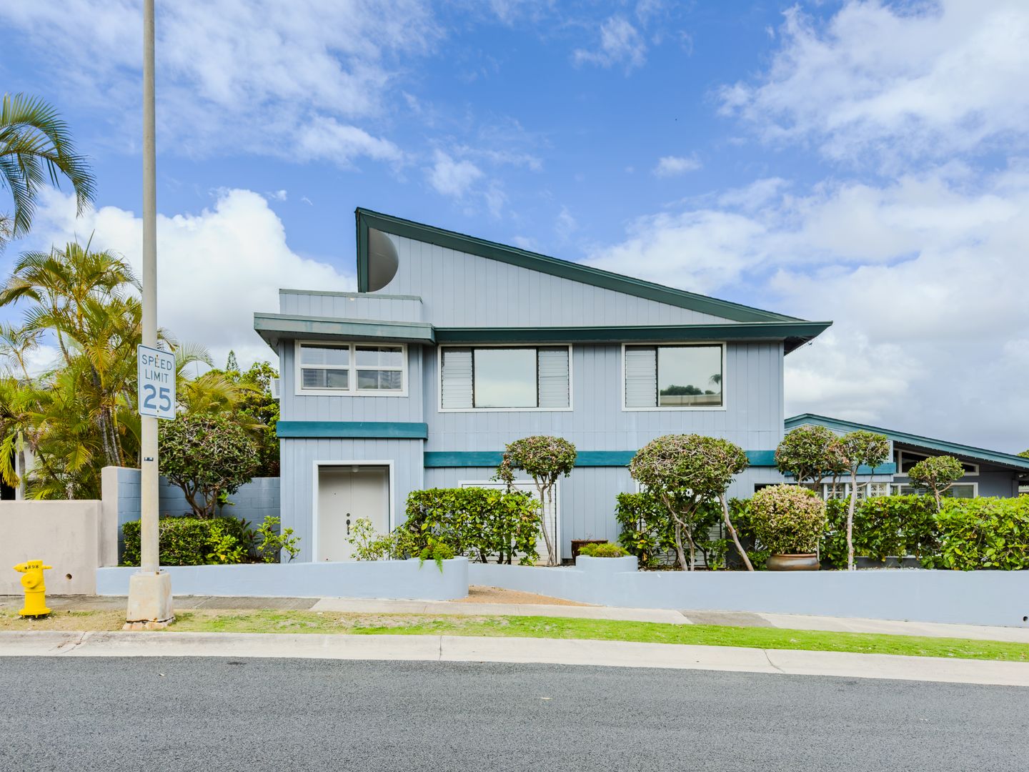Kailua House: 427 Paumakua Place 2nd Floor