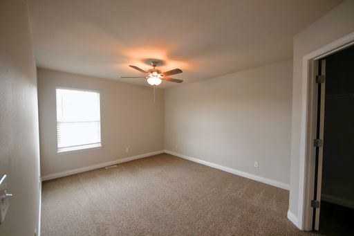 End of Summer Leasing Special! Deposit only $1000! – photo 1