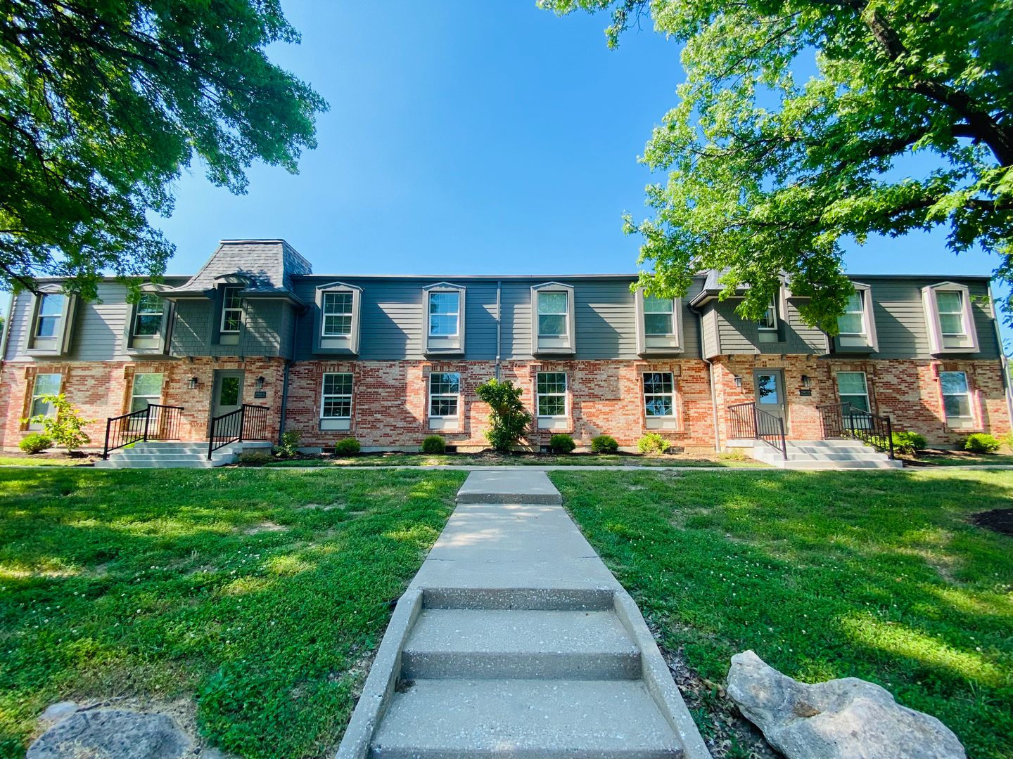 Columbia Apartment: 2901, 2905, 2911, 2917 Rollins Rd