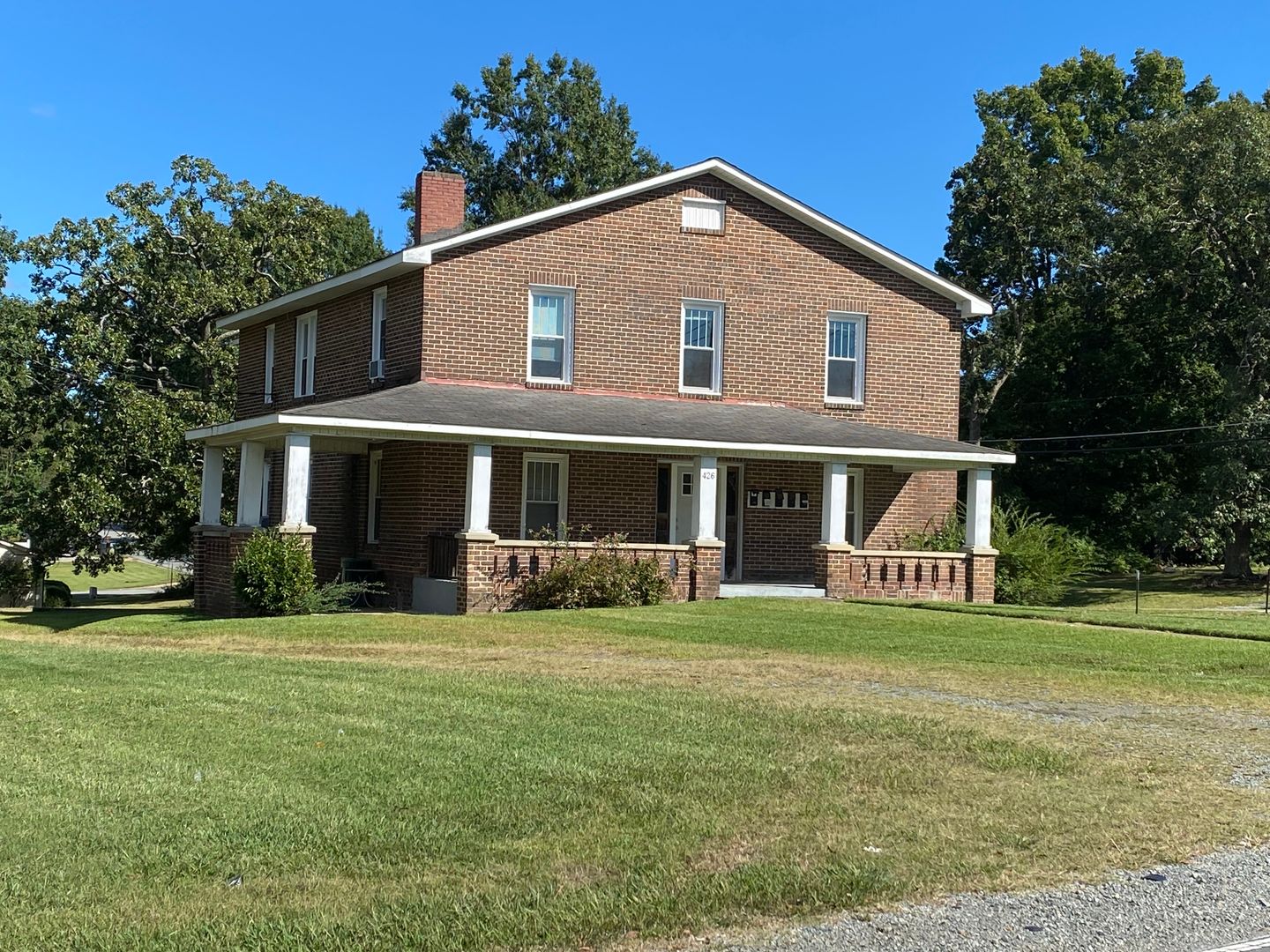 Burlington House: 426 S. Beaumont Ave-C