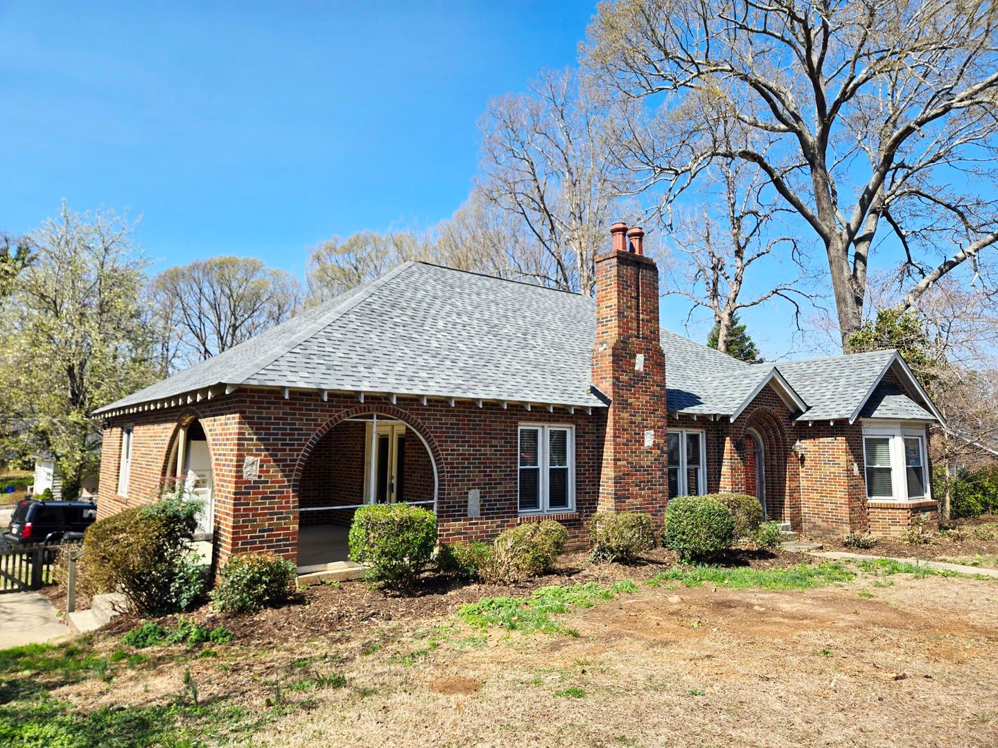 Burlington House: 422 Alamance Rd.