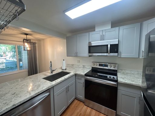 One Bedroom Condo ~ Easy 405 Access ~ Walk to Totem Lake Village – photo 1