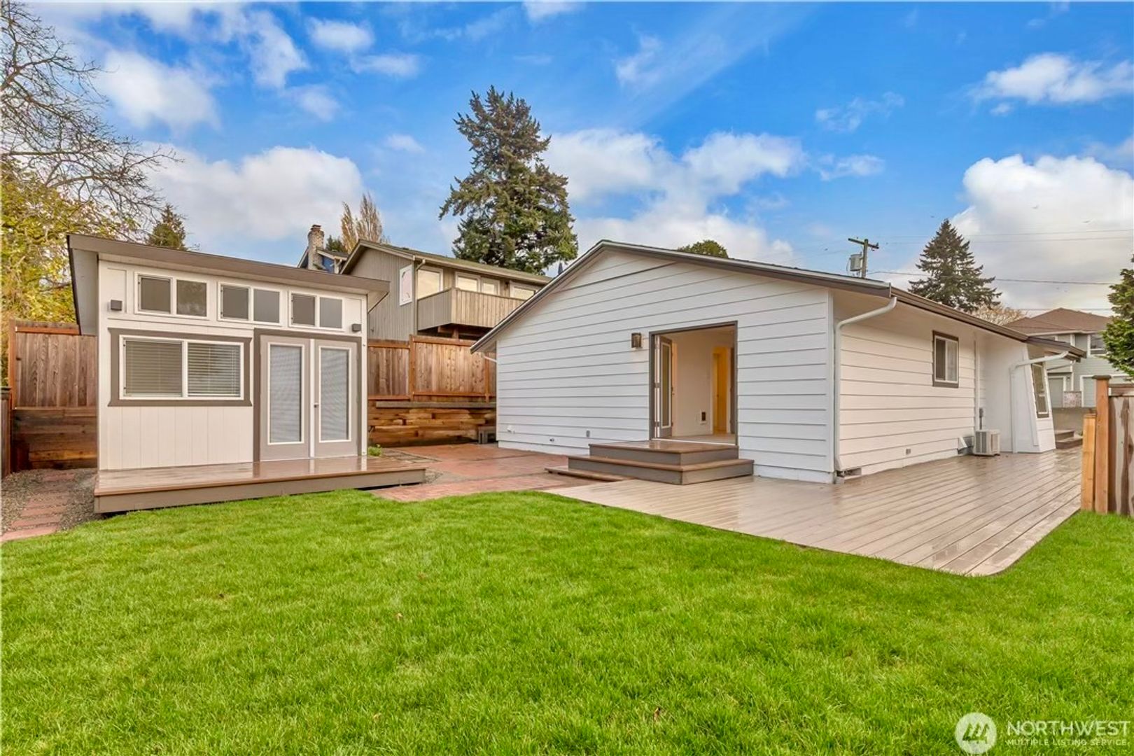 Renton House: 1220 N 32nd St,