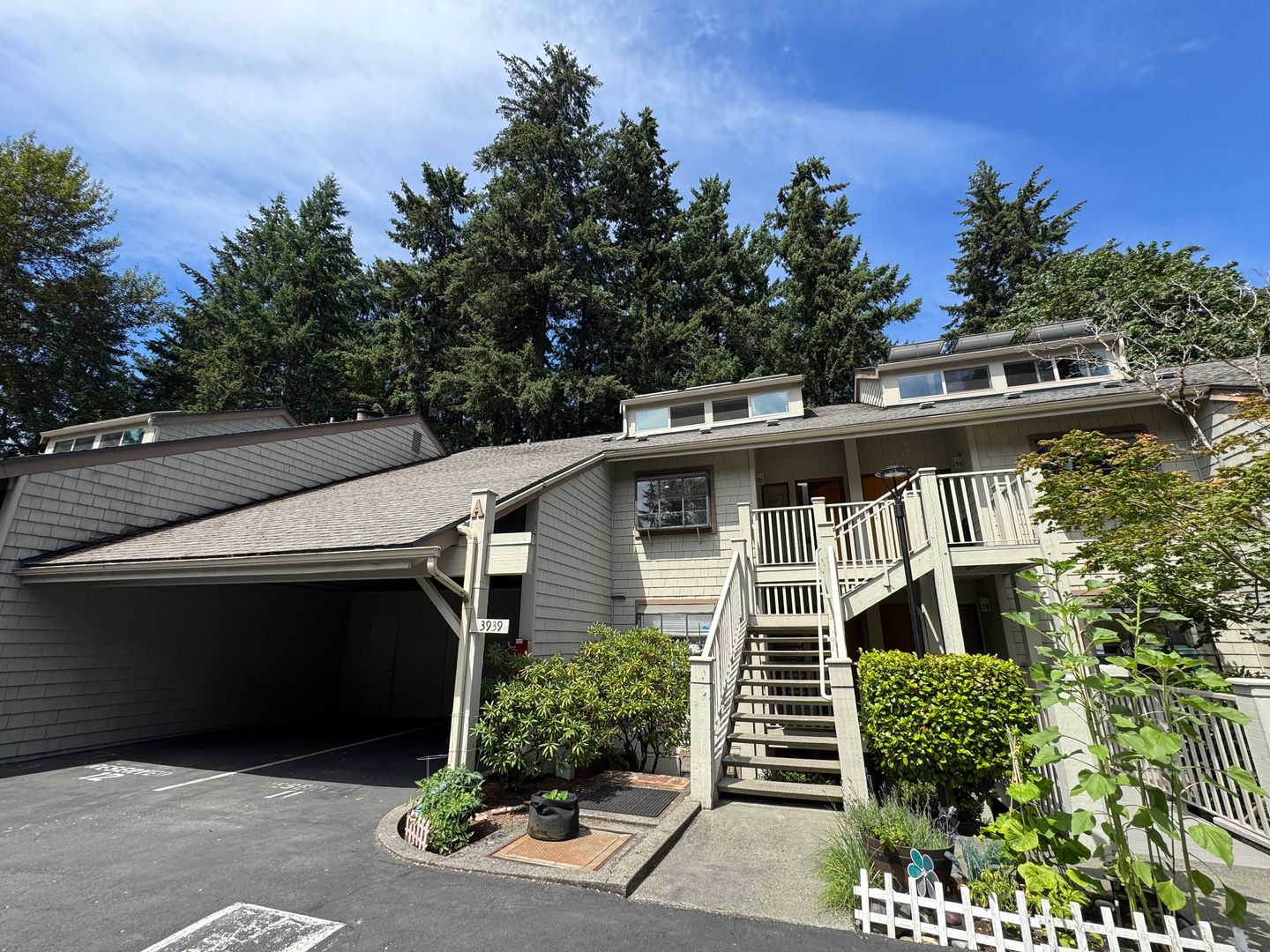 Bellevue Condo: 3939 108th Ave NE #304