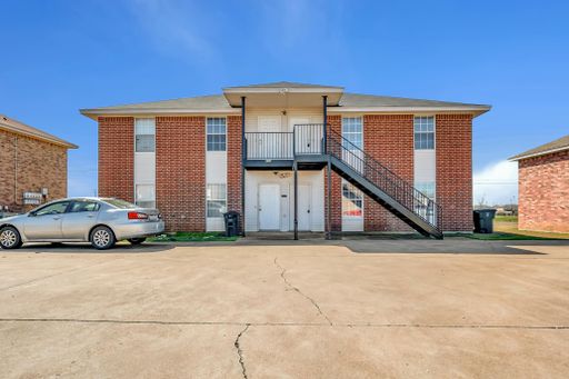 2 bedrooms and 1 bathroom – photo 1